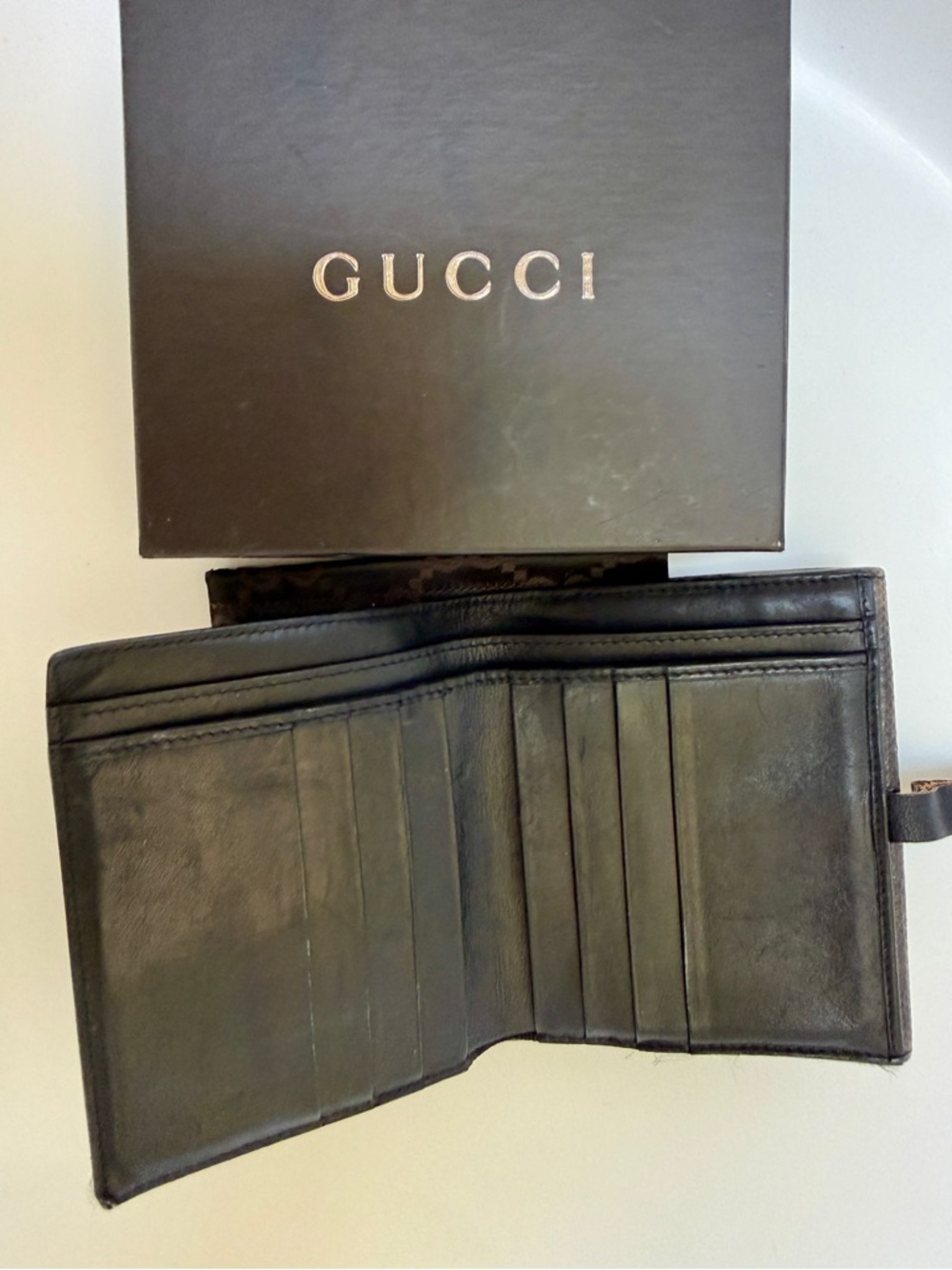 Gucci Python Embossed Textured Leather Compact Wallet with Metal Clasp - Picture 3 of 9